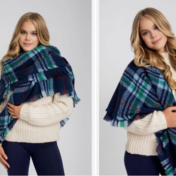 Just Cozy NWT Navy Blue Plaid  Tartan Blanket Scarf - Picture 2 of 7